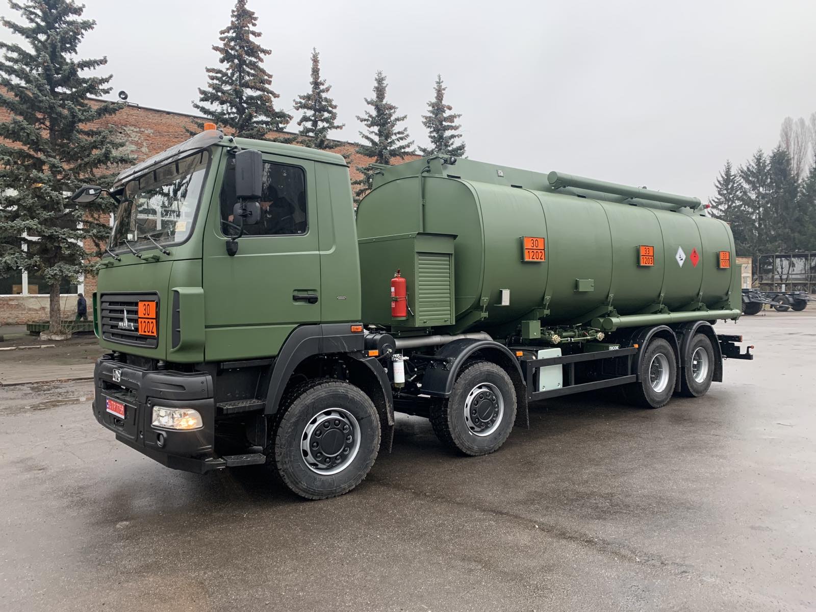 Найбільша в Україні автоцистерна на 27 м3