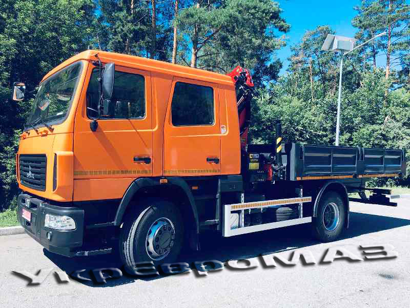 Вантажні бортові автомобілі з кран-маніпуляторами